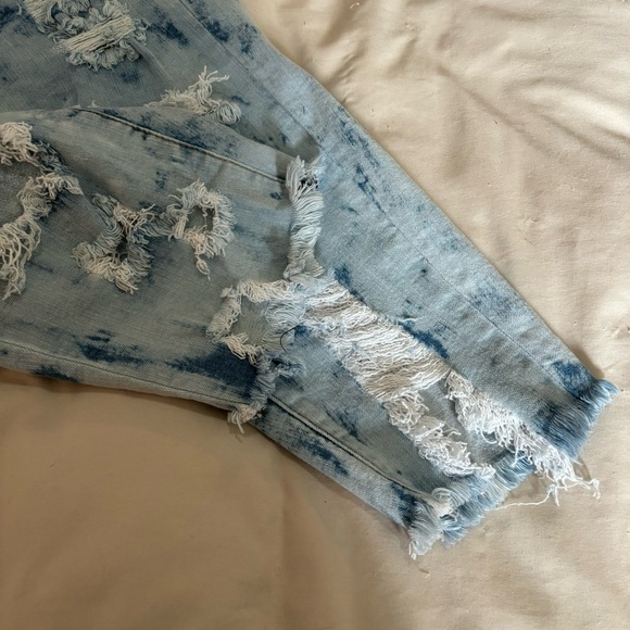 Size 3 Find Me in Paradise High Waist Light Blue Wash Bermuda Shorts FashionNova - Picture 9 of 9